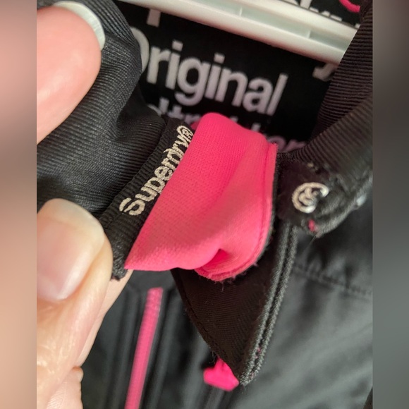 SUPERDRY Original Windtrekker Japan Black & pink Hooded Jacket Sz Medium - Picture 13 of 16